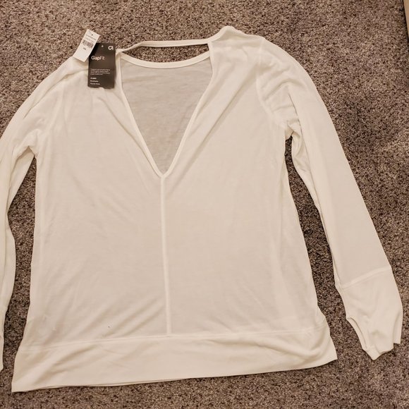 Gap Fit Workout Shirt - Picture 2 of 2